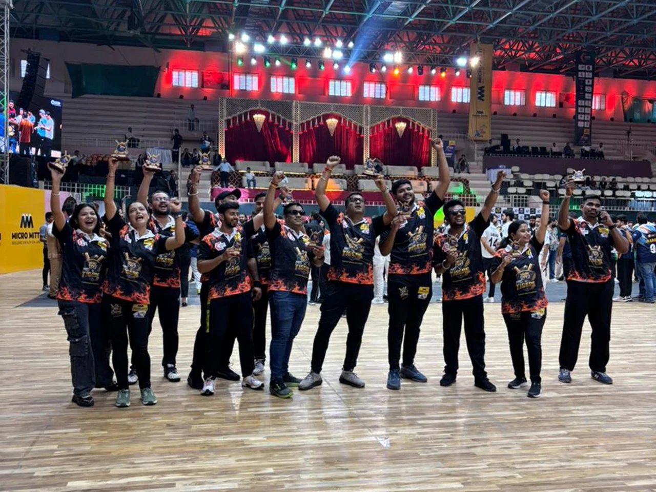 MG Tigers Team Lifting Trophies